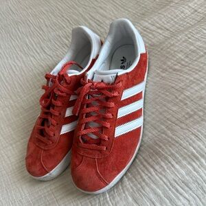 Adidas gazelle red